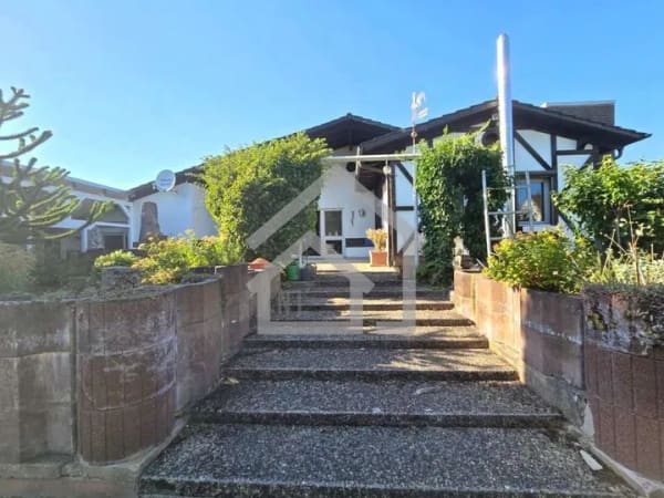 Immobilie in Hochstadt (Pfalz) - Wohnen & Bauen in Hochstadt: Charmanter Bungalow mit Baugrundstück für 2. Haus - Bild 1