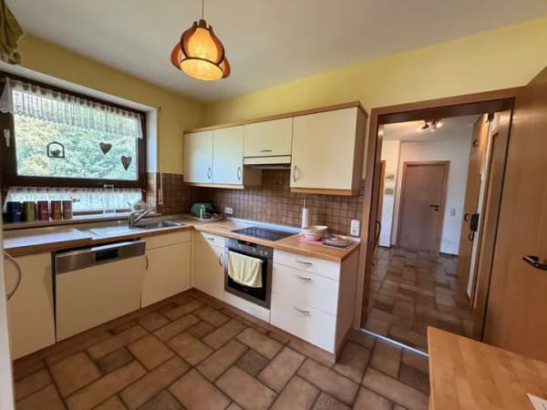 Immobilie in Holzgünz - Freistehendes Einfamilienhaus mit Garten, Balkon und Terrasse in Holzgünz – idyllische Privatsphäre - Bild 2