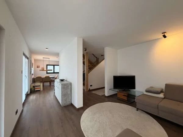 Immobilie in Boos - Exklusives Neubauhaus in Boos: Moderne Eleganz, hochwertige Ausstattung, Kamin und großzügige Außenb - Bild 3