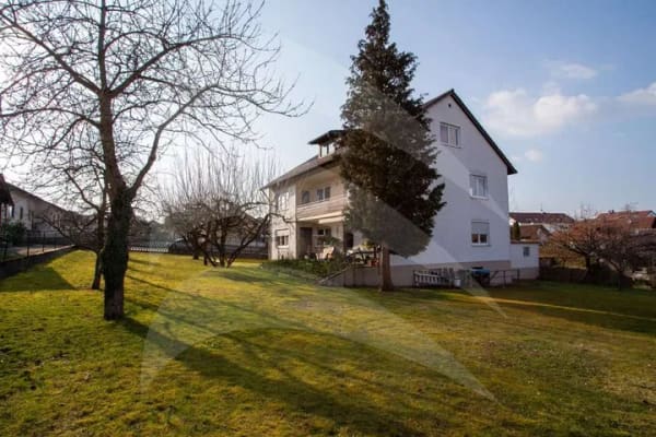 Immobilie in Mallersdorf-Pfaffenberg - Dreifamilienhaus mit Renovierungspotenzial - Bild 0