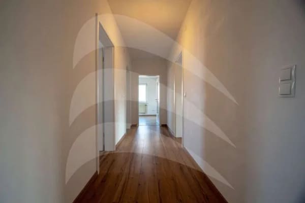 Immobilie in Mallersdorf-Pfaffenberg - Dreifamilienhaus mit Renovierungspotenzial - Bild 4
