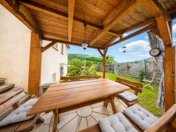 Immobilie in Blaubeuren - Charmantes Einfamilienhaus in naturnaher Lage – modernisiert, hell und mit schönem Ausblick - Bild 3