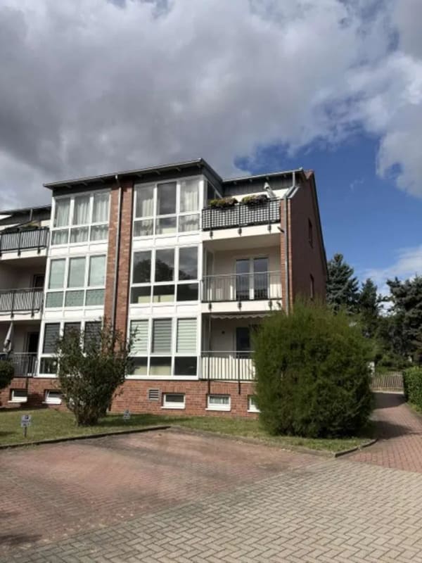 Immobilie in Haldensleben - Sonnige 2-Raum-Wohnung mit großem Balkon und Wohlfühlcharakter - Bild 0