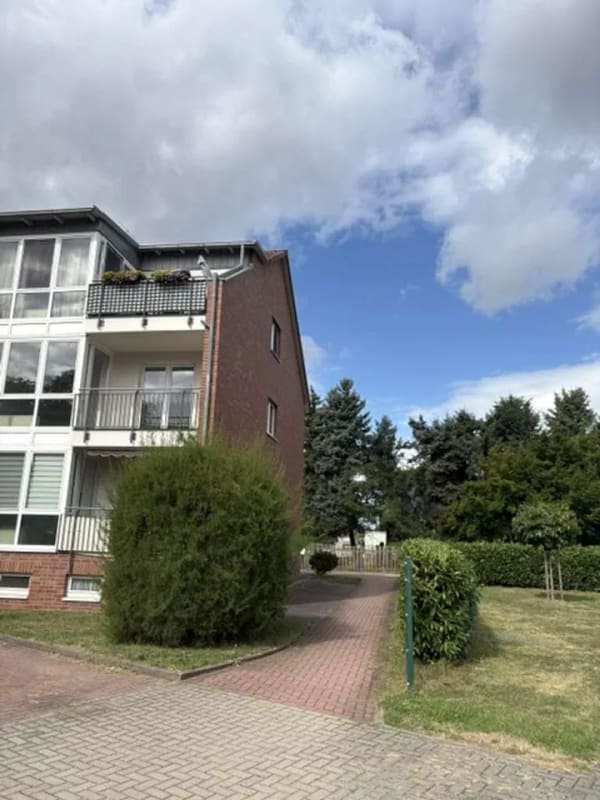 Immobilie in Haldensleben - Sonnige 2-Raum-Wohnung mit großem Balkon und Wohlfühlcharakter - Bild 1