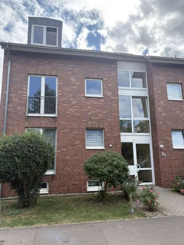 Immobilie in Haldensleben - Sonnige 2-Raum-Wohnung mit großem Balkon und Wohlfühlcharakter - Bild 2