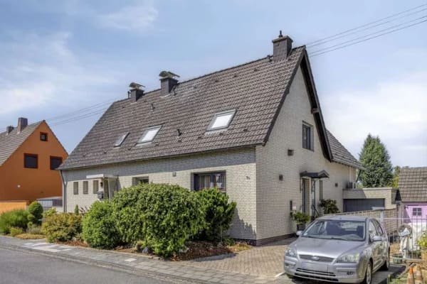 Immobilie in Weilerswist - Echtes Raumwunder auf großem Sonnen-Grundstück in guter Wohnlage. Hier ist flexible Nutzung möglich! - Bild 1