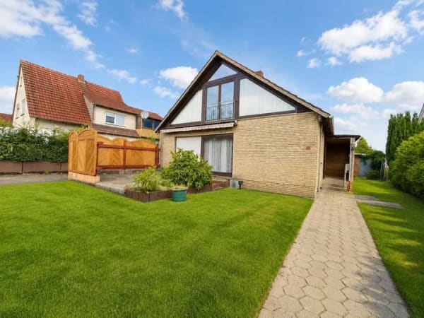 Immobilie in Ritterhude - Platz für die ganze Familie – Einfamilienhaus mit großem Garten und vielseitigem Dachgeschoss - Bild 0