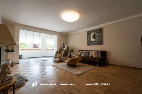 Immobilie in Poppenhausen - Ansprechende Immobilie mit zwei Garagen und schönem Garten sowie vielfältigen Nutzungsmöglichkeiten - Bild 3