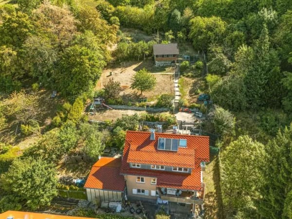 Immobilie in Aichelberg - Großzügiges Dreifamilienhaus mit außergewöhnlich großem Grundstück in Aichelberg - Bild 0