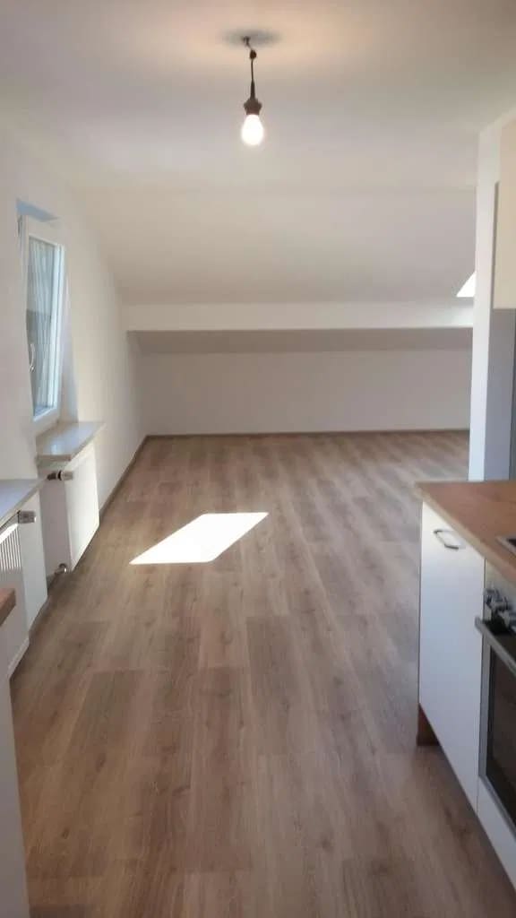 Immobilie in Inzell - Zur Kapitalanlage! Inzell - zentrale, helle 1-Zimmer-Dachgeschoßwohnung - provisionsfrei! - Bild 2