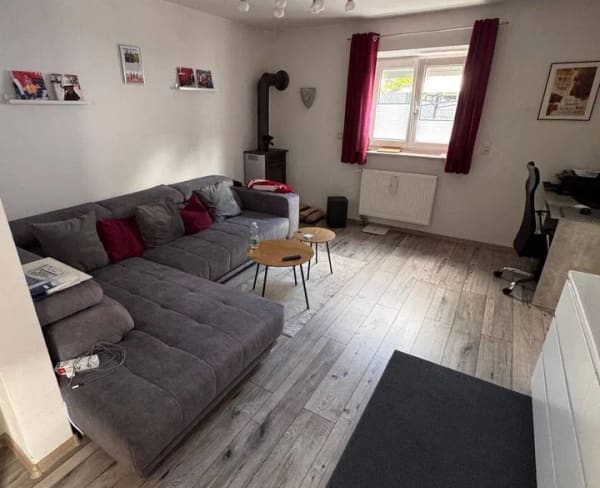 Immobilie in Trostberg - Ein Haus zum Ankommen – liebevoll modernisiert, mit Garten, Wintergarten & Doppelgarage - Bild 1