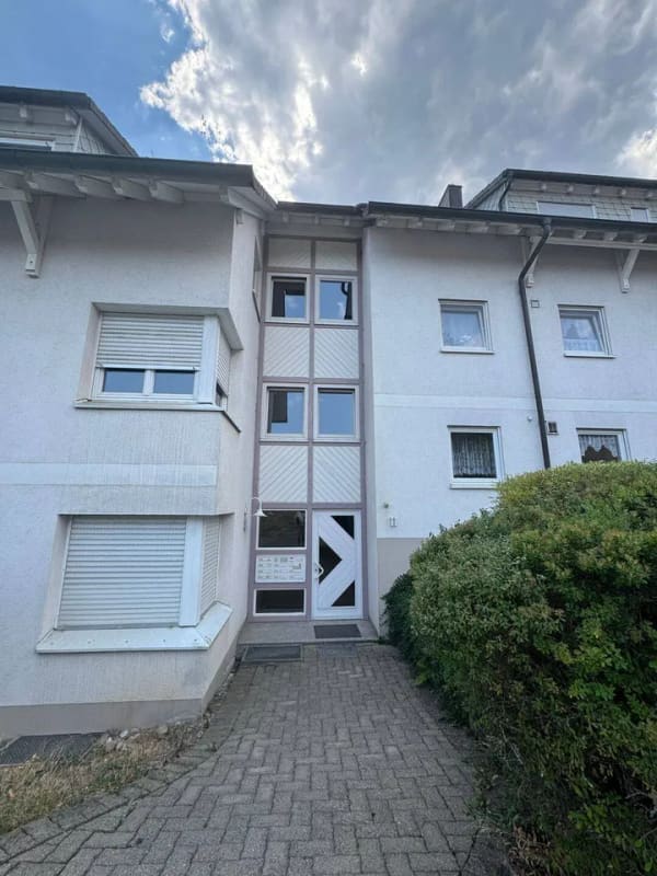 Immobilie in Niedereschach - Großzügige 4 Zimmer-Erdgeschosswohnung mit Terrasse, Garage und Stellplatz in Niedereschach - Bild 2
