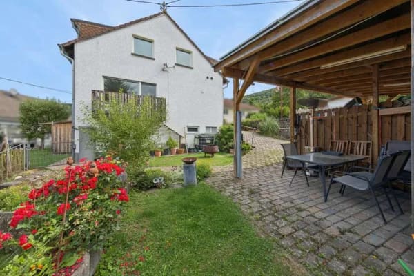 Immobilie in Ahrbrück - Immobilienverkauf mit Weitblick - gepflegtes Zweifamilienhaus mit moderner Energietechnik - Bild 1