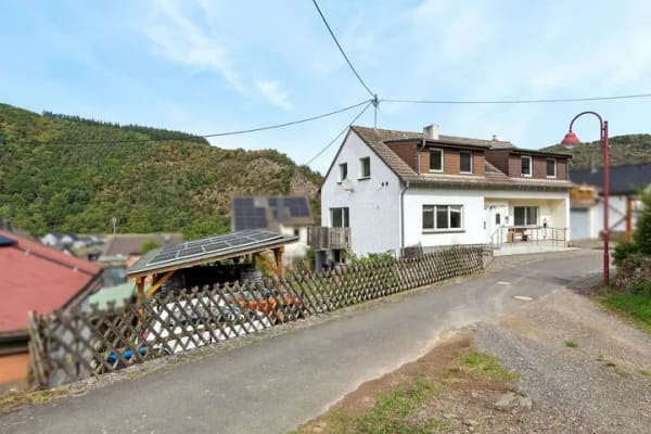 Immobilie in Ahrbrück - Immobilienverkauf mit Weitblick - gepflegtes Zweifamilienhaus mit moderner Energietechnik - Bild 2