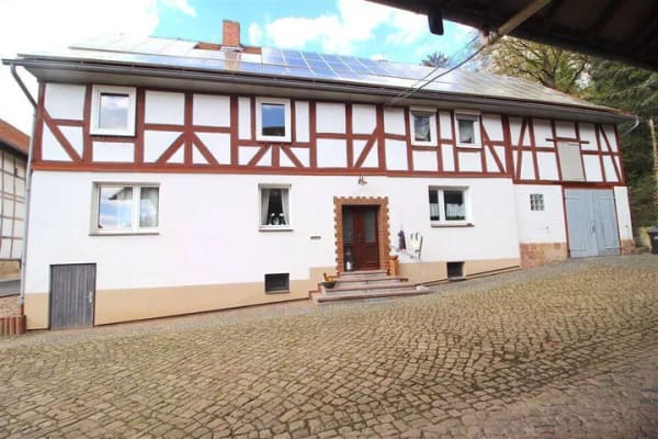 Immobilie in Melsungen - Ein- bis Zweifamilienhaus mit Photovoltaik und gepflegtem Scheunengebäude in Melsungen-Röhrenfurth - Bild 0
