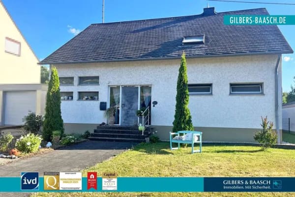 Immobilie in Longuich - Longuich: Großes Einfamilienhaus mit Garten, Garage und Keller in schöner Wohnlage - Bild 0