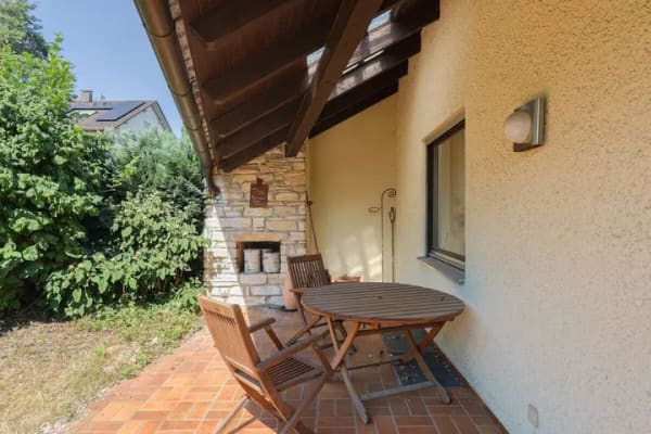Immobilie in Wettstetten - Viel Platz zum Wohlfühlen – gepflegte Doppelhaushälfte mit schönem Garten, Terrasse und Garage - Bild 2