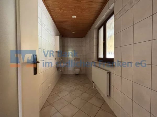Immobilie in Heilsbronn - Einfamilienhaus mit Wintergarten und viel Gestaltungspotenzial - Bild 2