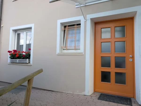 Immobilie in Kernen im Remstal - °°LICHT & WOHLFÜHL-FLAIR IM 3-PARTEIENHAUS: inkl. EBK, Tageslichtbad, Kamin-Option & Sternenhimmel°° - Bild 1