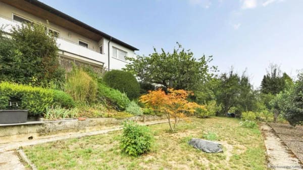 Immobilie in Aglasterhausen - Zweifamilienhaus in Aglasterhausen: viel Platz und ein sonniges Zuhause - Bild 2
