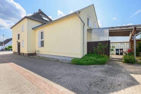 Immobilie in Langenhagen - Charmantes MFH im klassischen Kaffemühlenstil mit Anbau und ca. 580 m² Grundstück - Bild 0
