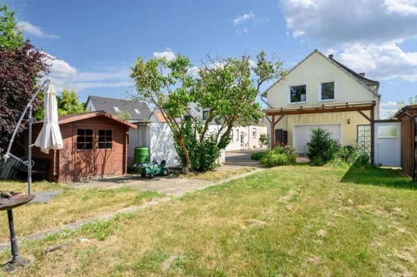 Immobilie in Langenhagen - Charmantes MFH im klassischen Kaffemühlenstil mit Anbau und ca. 580 m² Grundstück - Bild 1