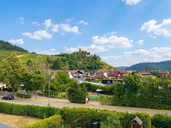 Immobilie in Ortenberg - ***Wohnen mit Schlossblick - Attraktives Zwei- bis Dreifamilienhaus in Ortenberg*** - Bild 2