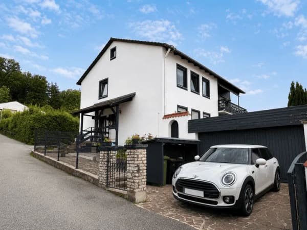 Immobilie in Tiefenbach - Umfangreich modernisiertes Zweifamilienhaus mit Garten und vielseitiger Zusatzfläche - Bild 0