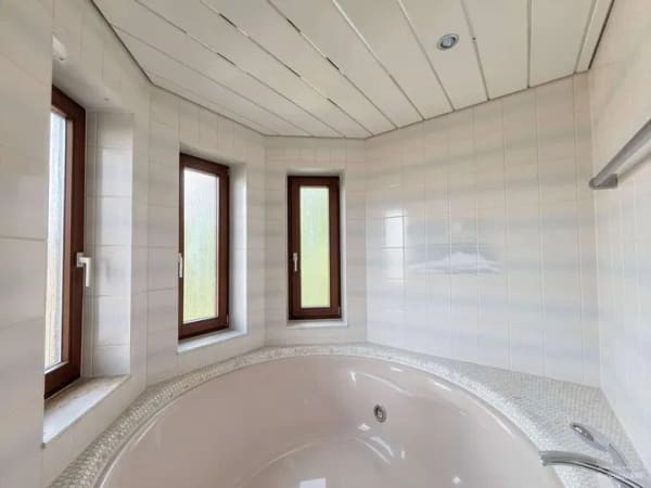 Immobilie in Neuenbürg - Wohnen mit Studiocharakter: Dachterrasse, Kachelofen & ausgebauter Spitzboden - Bild 4