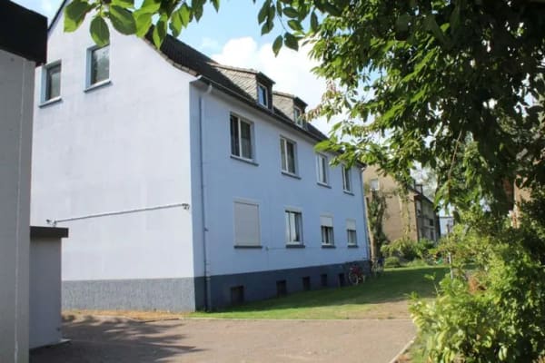 Immobilie in Bottrop - Das Objekt ist ein klassisches Mehrfamilienhaus in ruhiger Lage von Bottrop. - Bild 1