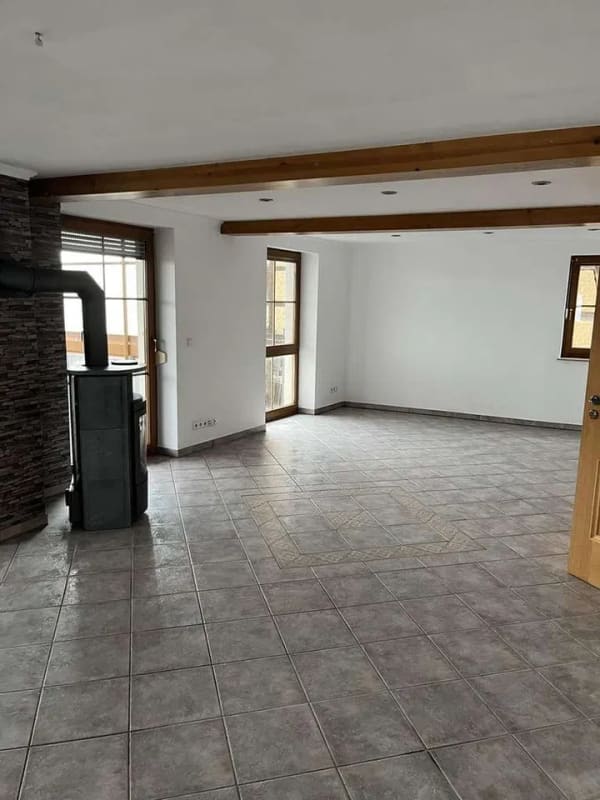 Immobilie in Rottenburg am Neckar - Wohnraum für Alle - 5 Zimmer, 170qm, 2 Bäder, Schwedenofen, Balkon, Aussicht - Bild 1