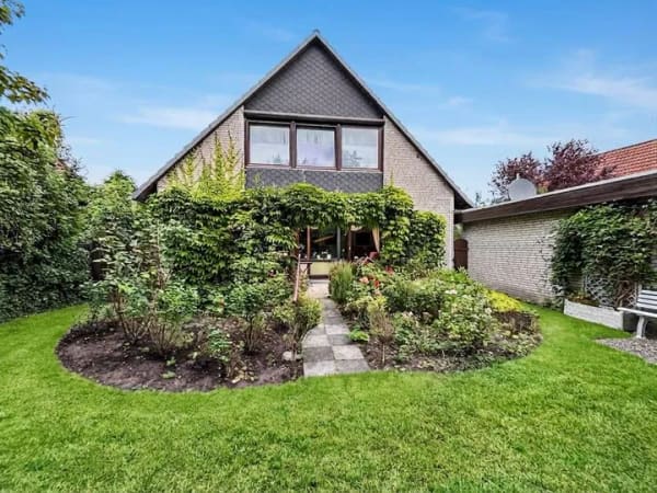 Immobilie in Schönkirchen - Einfamilienhaus mit viel Platz, Potenzial und liebevoll angelegtem Garten in Schönkirchen - Bild 0