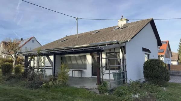 Immobilie in Hilgertshausen-Tandern - Großzügiges Einfamilienhaus mit traumhaftem Garten zu verkaufen - Bild 1