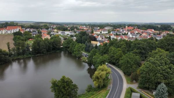 Immobilie in Trebsen/Mulde - Familientraum im Grünen - Großzügiges Einfamilienhaus mit Wintergarten, Kamin & riesigem Garten - Bild 2