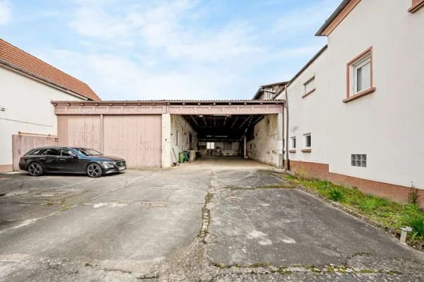 Immobilie in Herxheim - Großes Haus und Hof mit Hallen  - vielseitigem Nutzungspotenzial in Herxheim - Bild 2