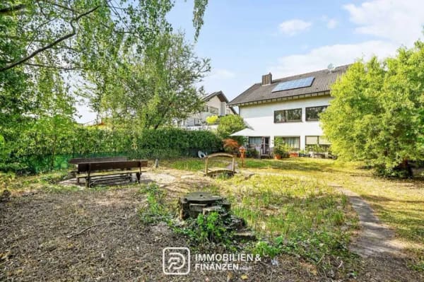 Immobilie in Leingarten - Großzügiges Wohndomizil mit Einliegerwohnung, Wellnessbereich & idyllischem Garten in Leingarten - Bild 1