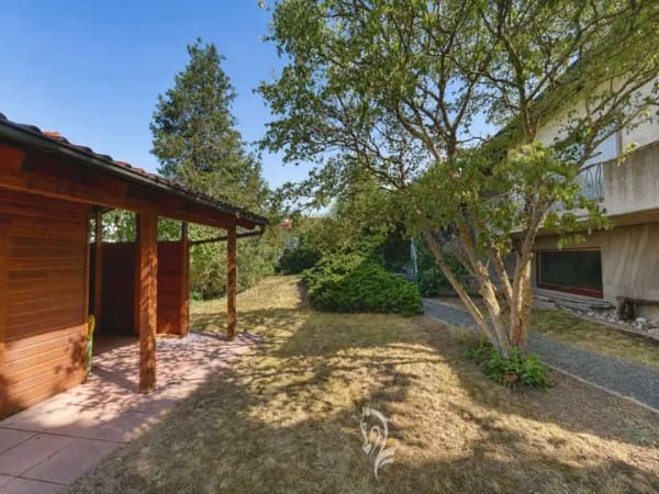Immobilie in Eibelstadt - Viel Platz für die Familie – großzügiges Haus mit Garten und Ausbaupotenzial im UG - Bild 2