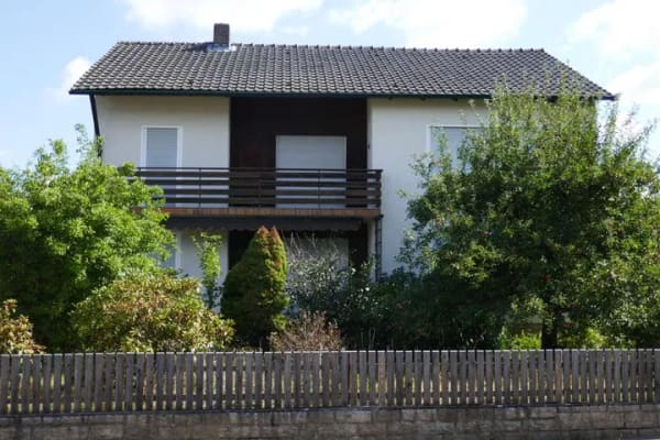 Immobilie in Pfreimd - Grosszügiges Zweifamilienhaus mit grossem bebaubarem Garten - Bild 0