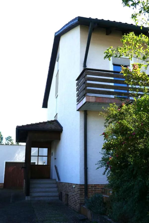 Immobilie in Pfreimd - Grosszügiges Zweifamilienhaus mit grossem bebaubarem Garten - Bild 1