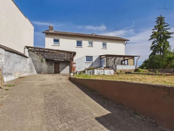 Immobilie in Eisenberg (Pfalz) - **Gemütliches EFH mit guter Raumaufteilung, Carport, Garten und Lagerflächen - viel Potenzial!** - Bild 1