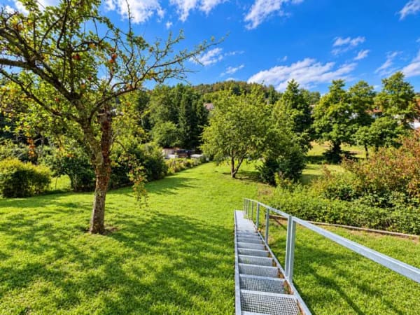 Immobilie in Lützelbach - Attraktives Wohnhaus mit drei Wohnbereichen und großzügigem Garten - Bild 1