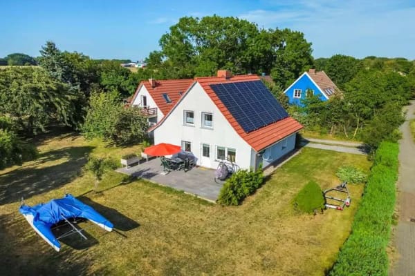 Immobilie in Dranske - Wasser- u. Feldrandlage! Photovoltaik & Kamin - Einfamilienhaus u. Nebengebäude in Dranske-Starrvitz - Bild 1