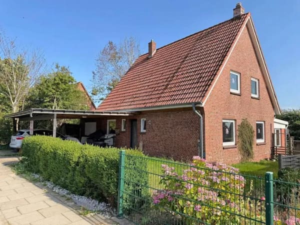 Immobilie in Bredstedt - Einfamilienhaus mit Wintergarten, großem Garten und Modernisierungspotential in Bredstedt - Bild 0