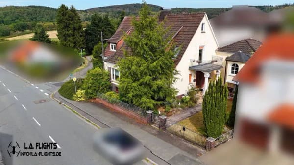 Immobilie in Frankenau - Großzügiges Einfamilienhaus mit 212 m² Wohnfläche und schönem Kellerwaldblick - Bild 2
