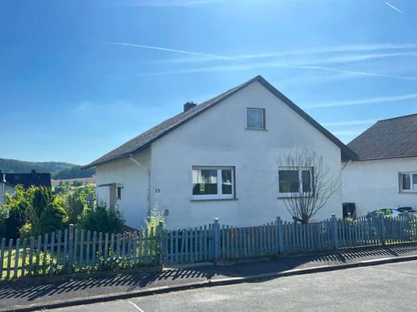 Immobilie in Biebertal - Provisionsfrei!! Einfamilienhaus mit Garage und großem Garten in Biebertal - Bild 0