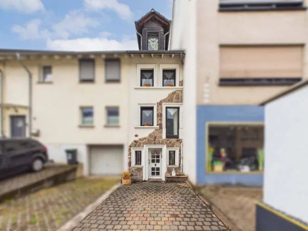 Immobilie in Wadgassen - Schmal gebaut, großzügig gedacht -Einfamilienhaus in Wadgassen - Bild 1