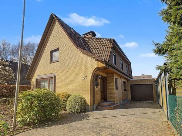 Immobilie in Heide - Geräumiges Ein-/Zweifamilienhaus mit Potenzial in zentrumsnaher Lage - Bild 0