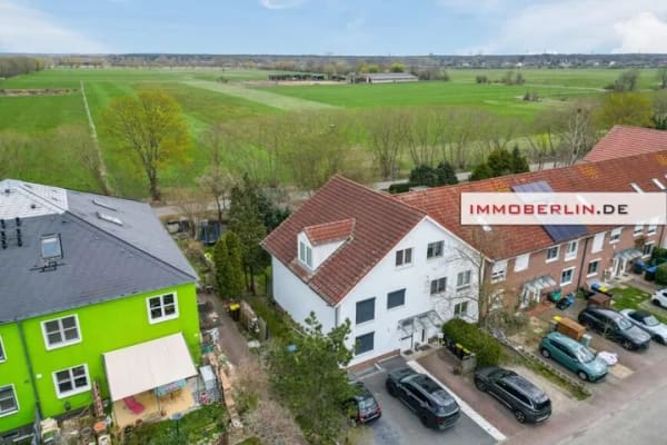 Immobilie in Velten - IMMOBERLIN.DE - Sehr freundliches Reihenendhaus mit Sonnenterrasse und 2 Pkw-Stellplätzen - Bild 1