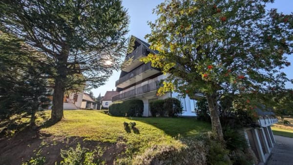 Immobilie in Schönwald im Schwarzwald - URLAUBSGEFÜHL AUF DER EIGENEN SONNENTERRASSE - Bild 1