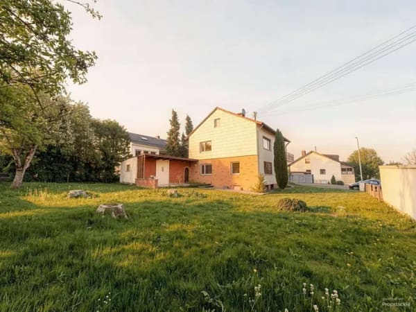 Immobilie in Offingen - Renovierungsbedürftiges Einfamilienhaus in ruhiger, sonniger Lage, großzügiges Grundstück - Bild 1